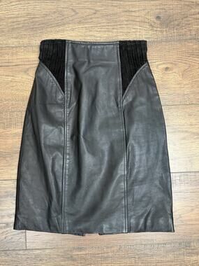 Vintage Chia Black Leather Skirt Size 4 Pencil Above Knee Fully Lined Back Slit